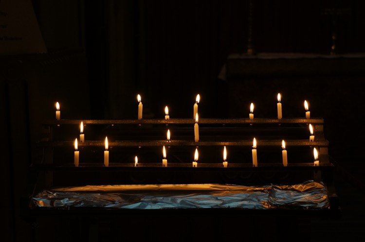 candles, lighting the way for giving thanks